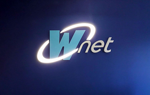 Логотип компанії Wnet. Несвітлові букви з світловим елементом