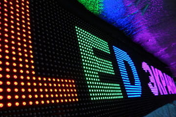 Біжучі стрічки / LED екрани